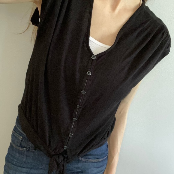 Guess Sleeveless Black Shirt - Picture 4 of 6